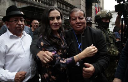 VERONICA ABAD-NO -LE-PERMITEN-ENTRAR-VICEPRESIDENCIA