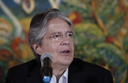 Guillermo Lasso, de perder referéndum al borde del juicio político en Ecuador