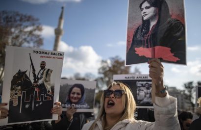 Irán ejecuta en público a un segundo manifestante por participar en protestas
