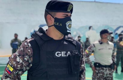 Agentes-de-Seguridad-Penitenciaria-se-graduaron-en-Quito-durante-una-ceremonia.