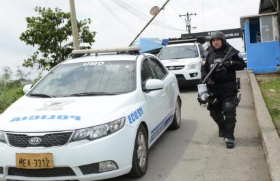 Agentes-policiales-que-prestan-sus-servicios-en-la-provincia-de-Santo-Domingo-de-los-Tsachilas.-Grafica-referencial