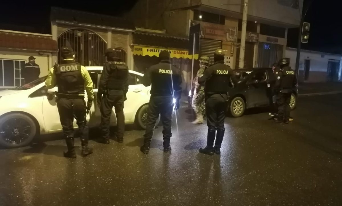 Agentes-policiales-realizan-controles-para-disminuir-los-indices-de-inseguridad.