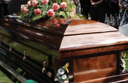 Anciano-finge-su-funeral-para-saber-como-sera