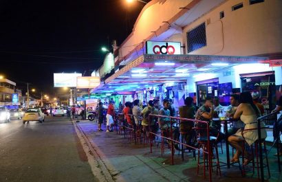 Bares-y-discotecas-que-cuenten-con-el-Certificado-de-Turismo-podran-atender-hasta-las-04h00-en-todo-el-territorio-ncional.