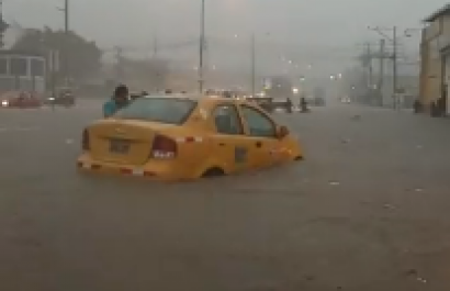 Fuerte-lluvia-en-Guayaquil-deja-varias-afectaciones-1