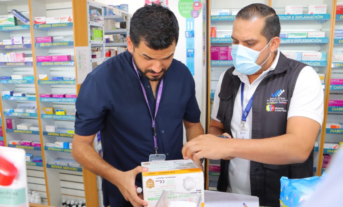 Las autoridades han intensificado múltiples controles en decenas de farmacias en varios cantones de la provincia de Manabí.