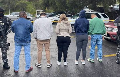 Los-sospechosos-fueron-detenidos-durante-un-operativo-realizado-en-el-Ministerio-de-Defensa-en-Quito.