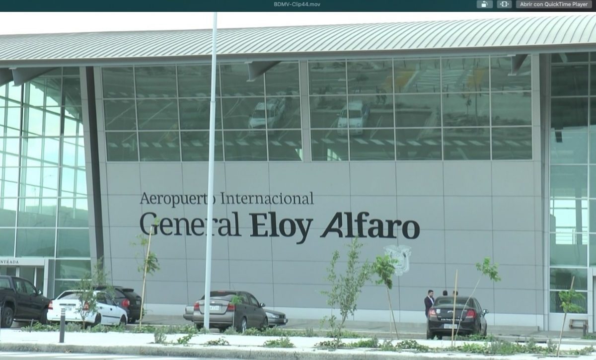 Los usuarios señalan que el aeropuerto Eloy Alfaro de Manta no cumple con los estándares necesarios por la falta de infraestructura y servicios básicos.