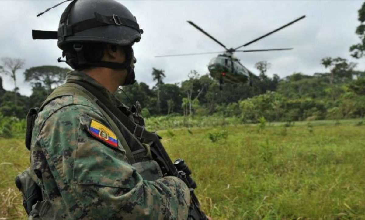 Militares-ecuatorianos-realizan-constantes-patrullajes-en-la-frontera-norte-con-Colombia.