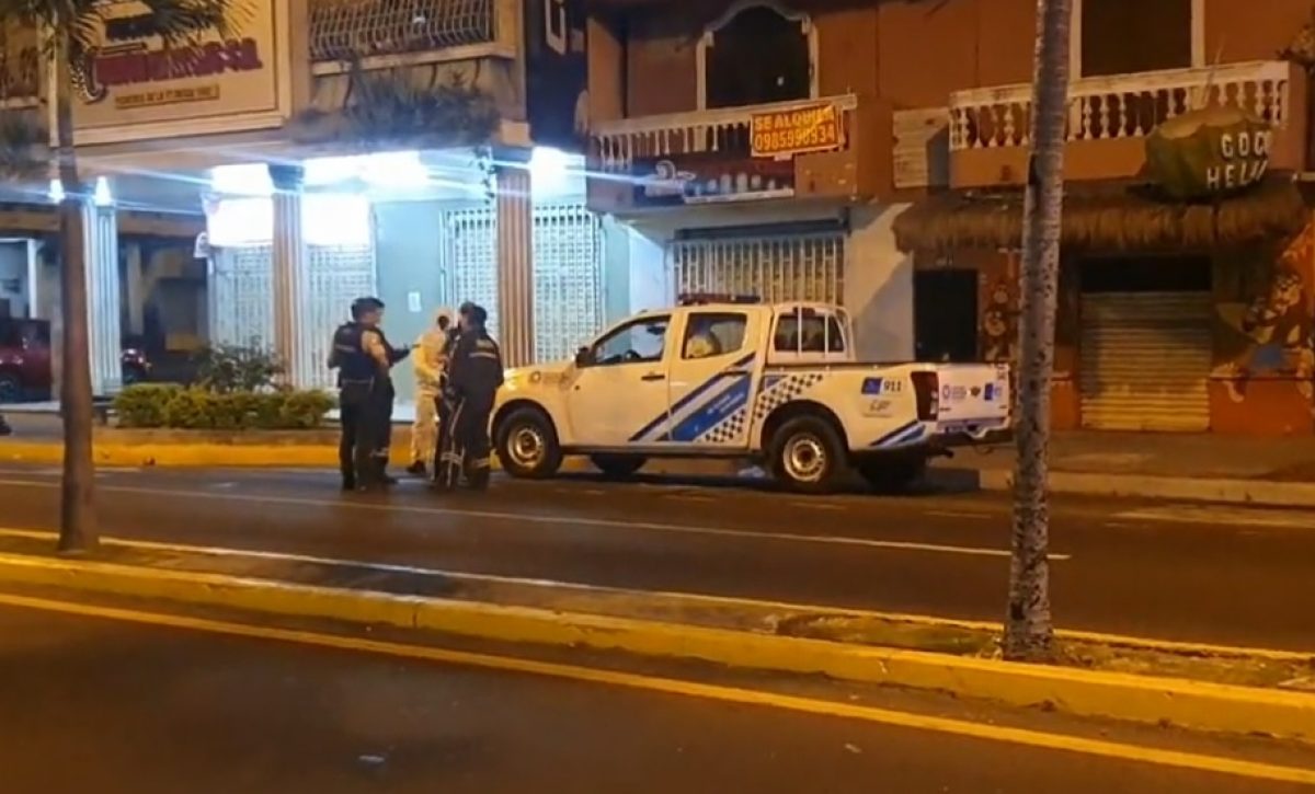 Policias-acordonan-el-area-donde-se-registro-una-balacera-en-Guayaquil.