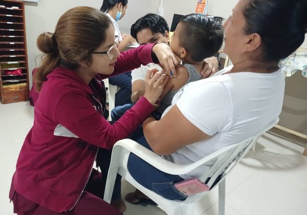 Vacunación en Manta contra fiebre amarilla y tosferina se realiza en estos centros de salud