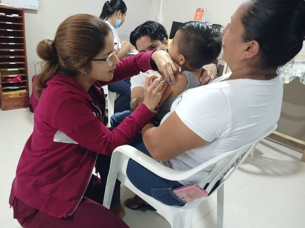 Vacunación en Manta contra fiebre amarilla y tosferina se realiza en estos centros de salud
