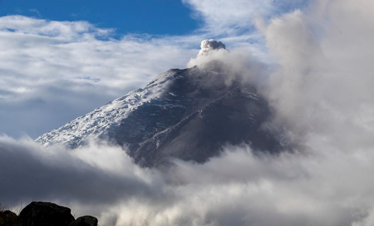 El volcán Cotopaxi mantiene una actividad moderada con tendencia ascendente