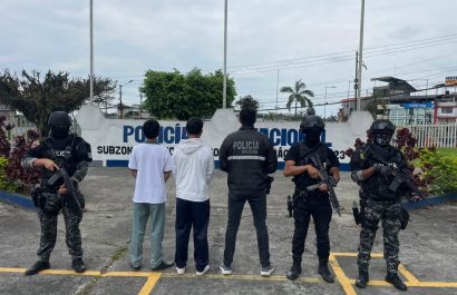 a-dos-alumnos-de-un-colegio-de-santo-domingo-de-los-tsachilas-los-pusieron-a-ordenes-de-las-autoridades-de-justicia