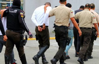 a-tres-policias-que-formaban-parte-de-una-banda-delictiva-dedicada-al-secuestro-extorsivo-los-detuvieron-en-guayaquil