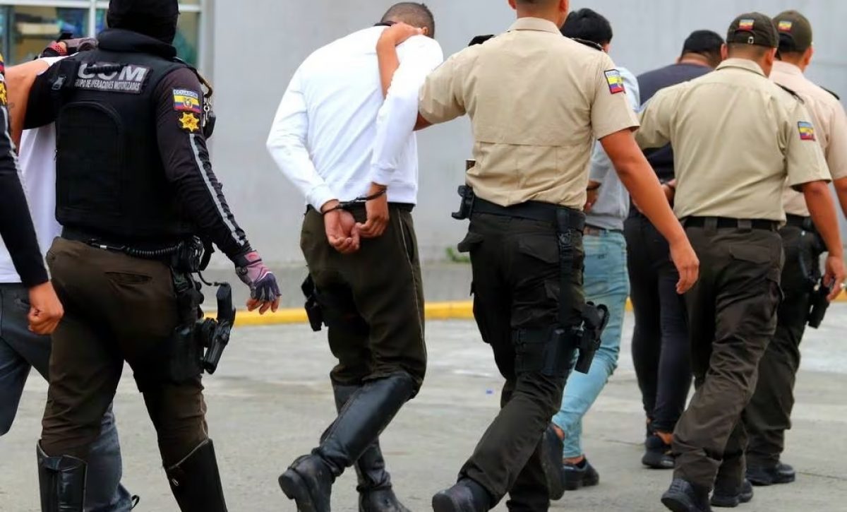 a-tres-policias-que-formaban-parte-de-una-banda-delictiva-dedicada-al-secuestro-extorsivo-los-detuvieron-en-guayaquil