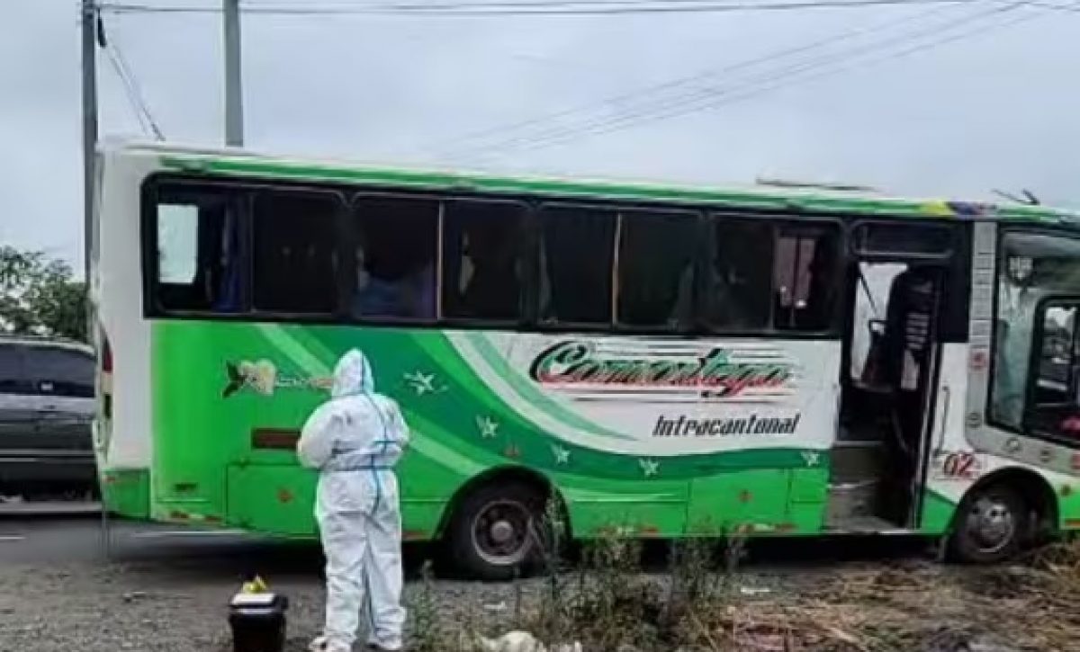 a-una-pareja-de-esposos-la-asesinaron-cuando-se-dirigian-a-laborar-el-doble-crimen-ocurrio-dentro-de-un-bus-de-pasajeros
