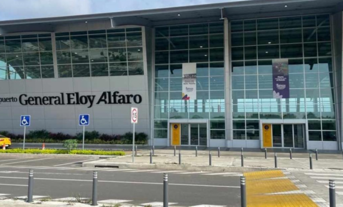 aeropuerto-de-manta-aun-con-problemas-de-climatizacion-1