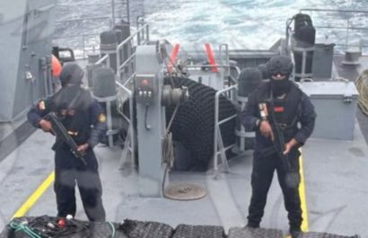 agentes-del-bloque-de-seguridad-de-ecuador-interceptaron-una-lancha-en-la-que-se-transportaba-un-cargamento-de-droga