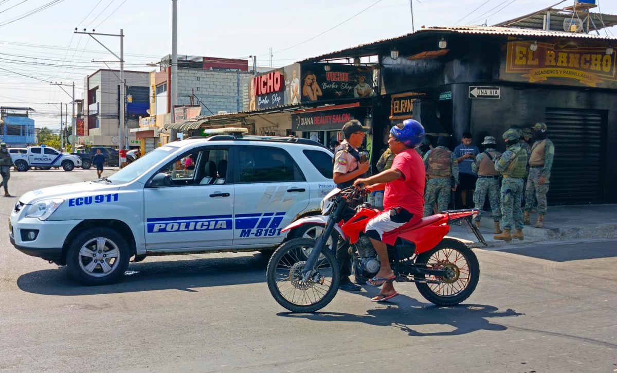 al-dueno-de-un-barberia-le-dispararon-al-menos-por-cinco-ocasiones-cuando-se-encontraba-dentro-de-su-local-comercial