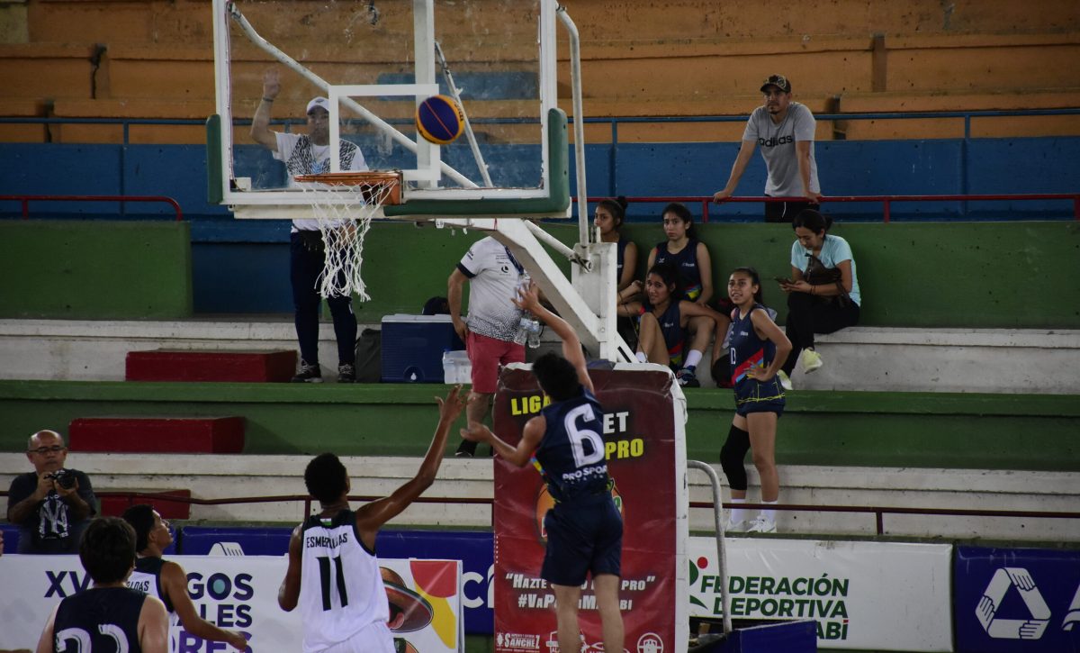 algarabia-a-flote-en-los-juegos-nacionales-de-menores-en-portoviejo
