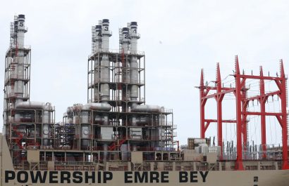 GYE-BARCAZA EN LAS ESCLUSAS