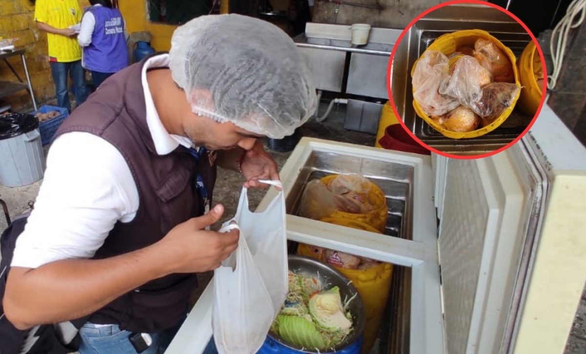 arcsa-clausura-asadero-con-pollo-en-supuesta-descomposicion-en-rocafuerte-manabi