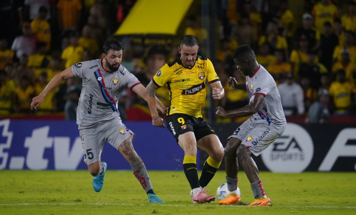 FBL-LIBERTADORES-BARCELONA-NACIONAL