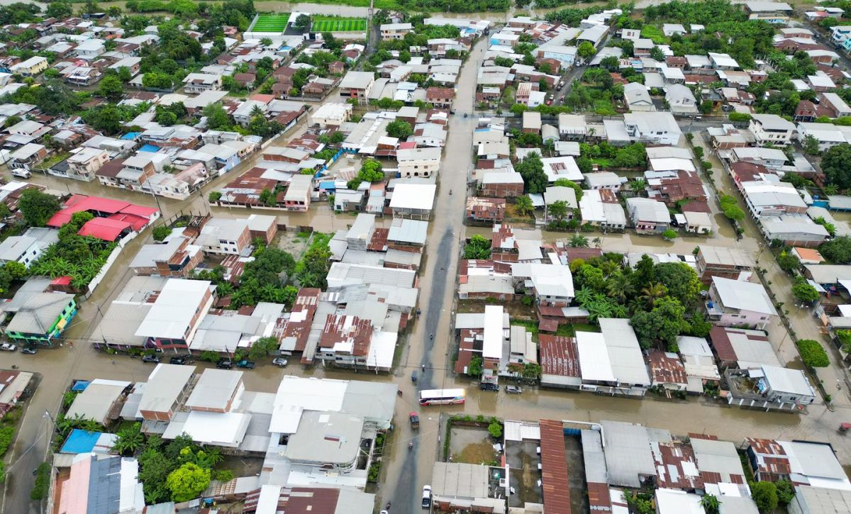 bolivar-varios-barrios-de-calceta-amanecieron-inundados-tras-el-desbordamiento-del-rio-carrizal-1