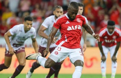brasil-enner-valencia-anota-doblete-y-clasifica-al-inter-a-la-final-del-campeonato-gaucho1