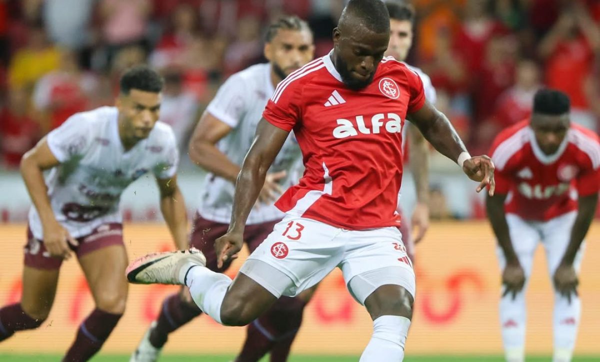 brasil-enner-valencia-anota-doblete-y-clasifica-al-inter-a-la-final-del-campeonato-gaucho1