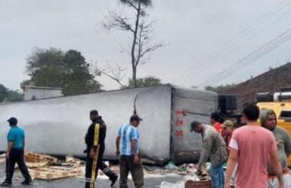 camion-lleno-de-cervezas-de-accidenta-en-los-rios