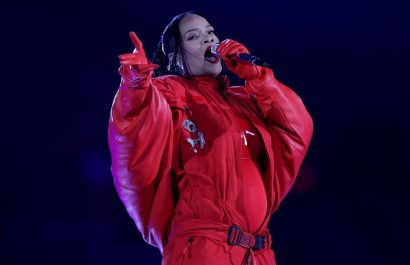 Rihanna revela su segundo embarazo en su regreso musical en el Super Bowl