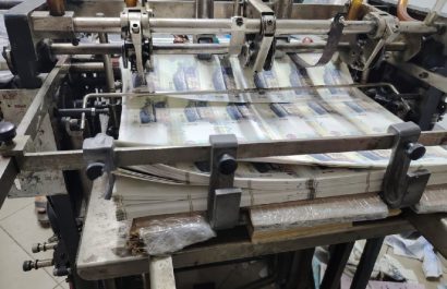 cientos-de-planchas-de-billetes-falsos-confisco-la-policia-peruana-durante-un-operativo-realizado-en-san-martin-de-porres