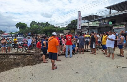 cientos-de-vehiculos-quedaron-varados-en-la-via-portoviejo-santa-ana-donde-se-dio-el-cierre-temporal-de-la-carretera