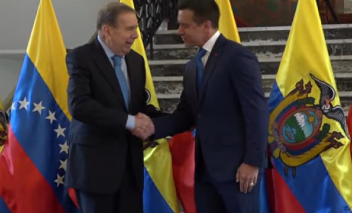con-alfombra-roja-honores-militares-y-ante-la-presencia-de-decenas-de-funcionarios-de-gobierno-se-recibio-a-edmungo-gonzalez
