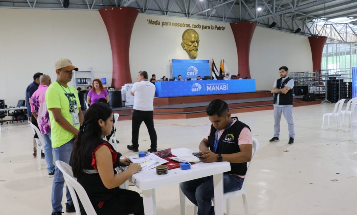 con-el-4398-daniel-noboa-adn-y-con-el-4416-luisa-gonzalez-revolucion-ciudadana-pasaron-a-la-segunda-vuelta