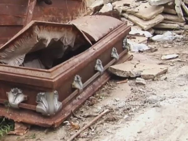 criminales-profanaron-una-tumba-para-decapitar-al-difunto-y-prenderle-fuego-sucedio-en-guayaquil