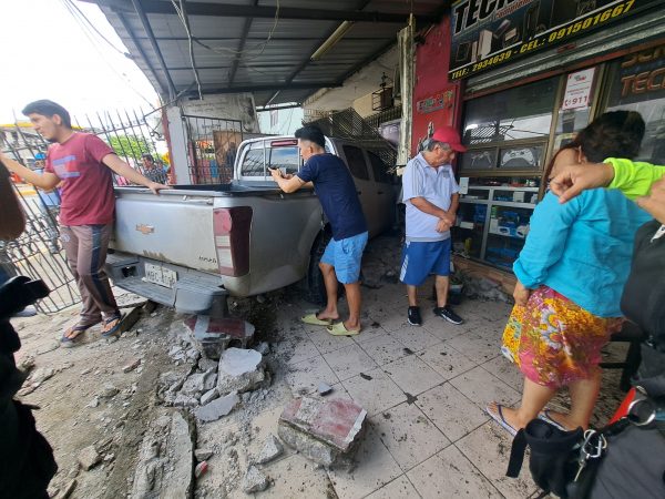 cronica-accidente-de-transito-deja-tres-heridos-tres-vehiculos-destruidos-y-un-detenido-