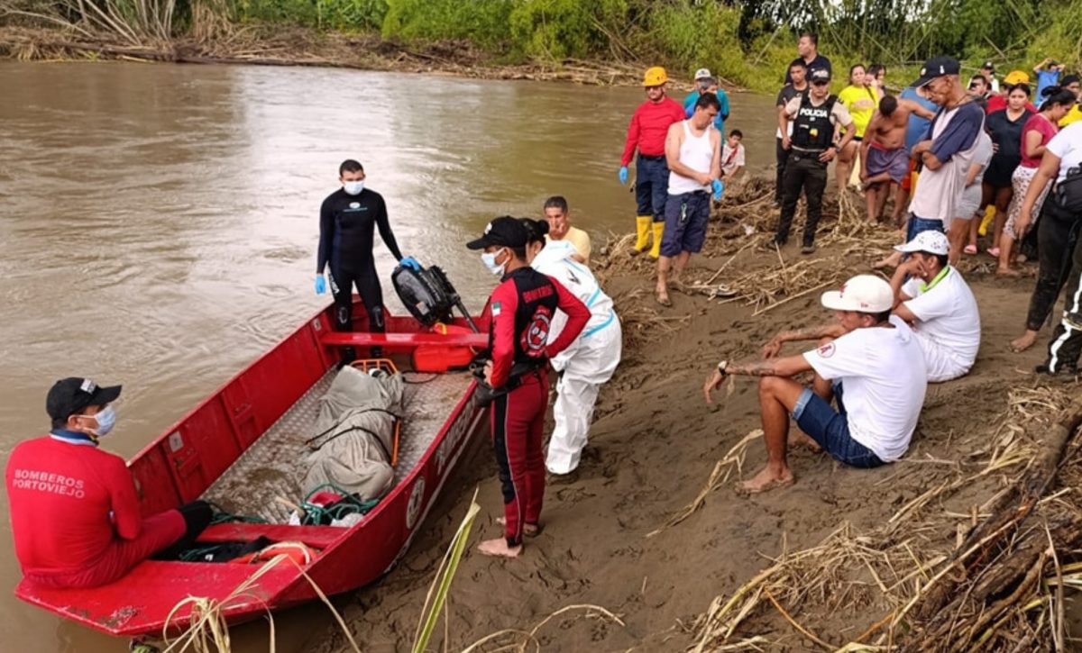 cronica-bomberos-encontraron-el-cadaver-de-un-adolescente-que-se-ahogo-en-portoviejo-manabi