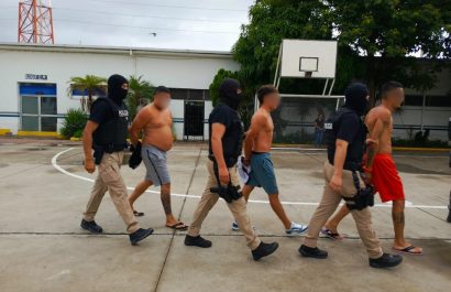 cronica-ocho-presuntos-miembros-de-los-choneros-detenidos-tras-allanamientos-en-manta