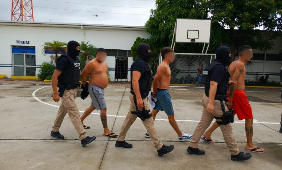 cronica-ocho-presuntos-miembros-de-los-choneros-detenidos-tras-allanamientos-en-manta