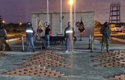 cuatro-hombres-a-quienes-la-policia-los-califico-como-miembros-del-grupo-delictivo-los-lobos-cayeron-en-machala-provincia-de-el-oro