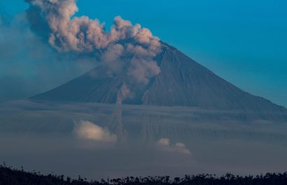 Los volcanes Cotopaxi, Sangay y Reventador lanzan ceniza en Ecuador