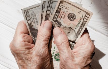 daniel-noboa-dispone-que-se-acrediten-60-millones-de-dolares-para-la-devolucion-del-iva-a-adultos-mayores-y-personas-con-discapacidad