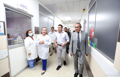 daniel-noboa-inaugura-moderna-unidad-de-terapia-intensiva-materna-en-guayaquil