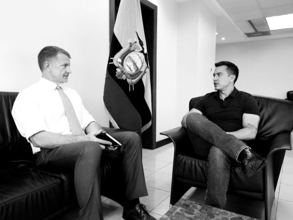 daniel-noboa-sella-alianza-con-erik-prince-para-combatir-el-narcoterrorismo-en-el-pais