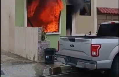 dos-adultos-y-una-menor-de-cuatro-anos-resultaron-heridos-durante-un-incendio-registrado-en-una-urbanizacion-en-manta