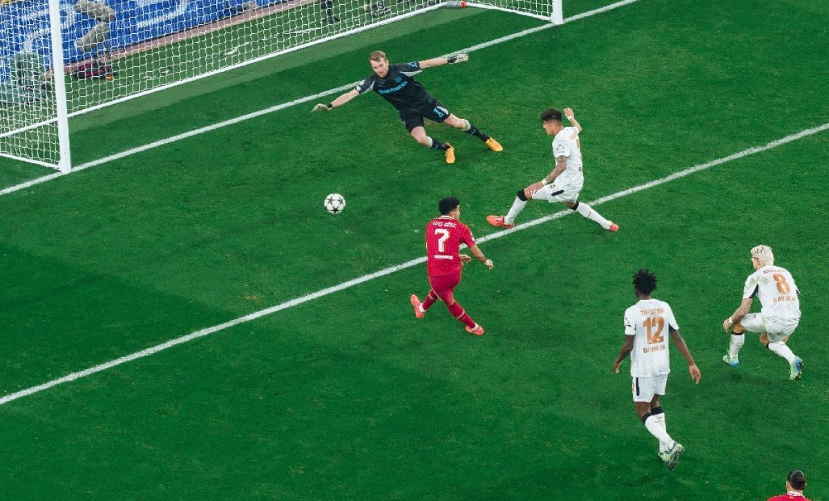 durante-su-visita-a-londres-al-equipo-aleman-bayer-leverkusen-le-fue-muy-mal-este-martes-5-de-noviembre-del-2024