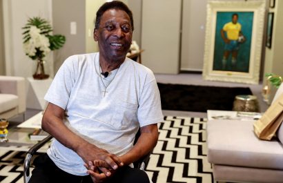 Hija de Pelé dice que su padre sigue "en la lucha"